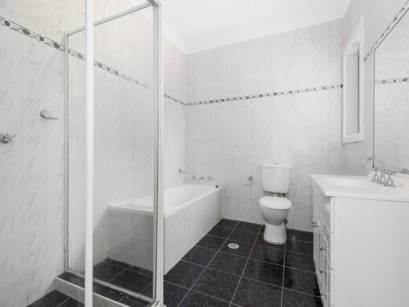 4/128 Wangee Road, Greenacre - Thumbnail 3