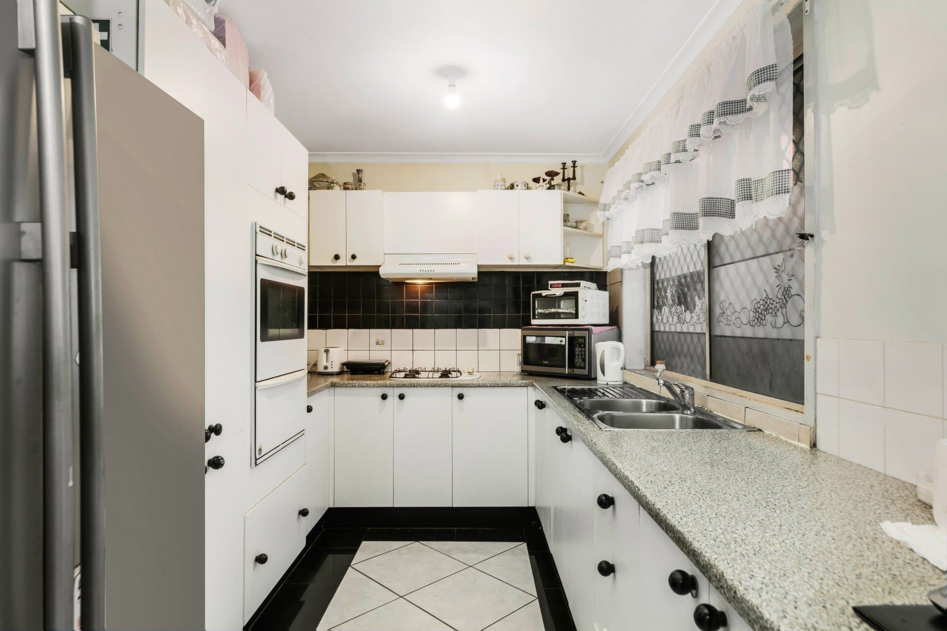 24/8-10 Watergum Way, Greenacre - Thumbnail 2