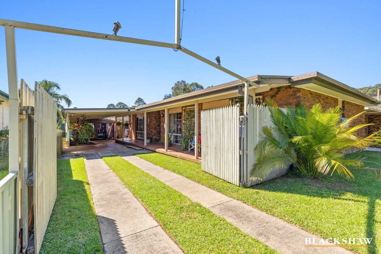 11 Christopher Crescent, Batehaven, Batehaven - Image 1