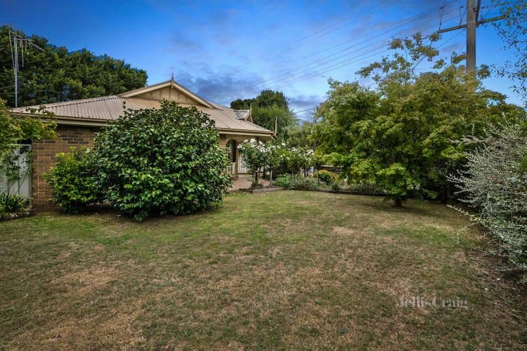 35 Stuart Drive, Woodend, Woodend - Image 1