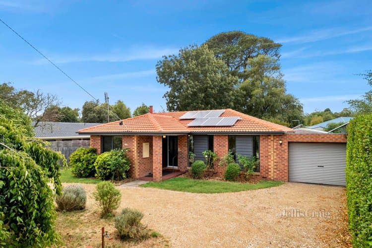 34 Stuart Drive, Woodend, Woodend - Image 1