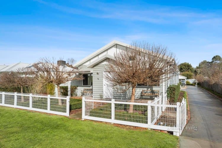 1/4 Anslow Street, Woodend, Woodend - Image 1
