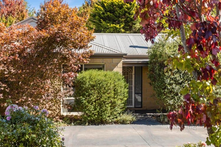 8/16 Corinella Road, Woodend, Woodend - Image 1