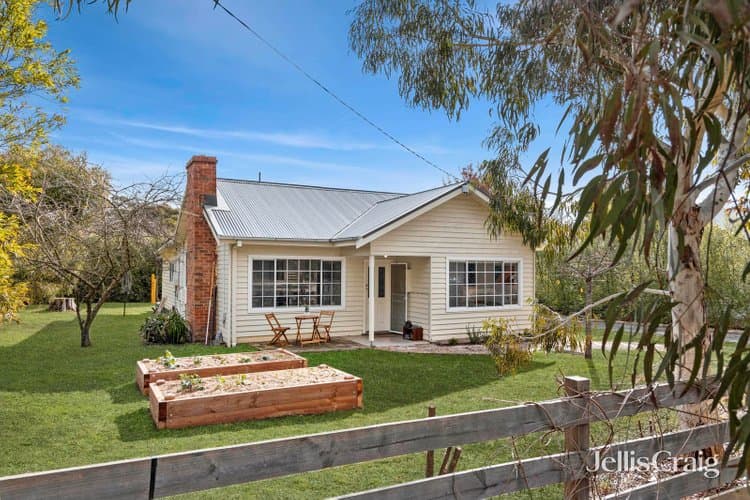 1 Hendley Street, Woodend, Woodend - Image 1