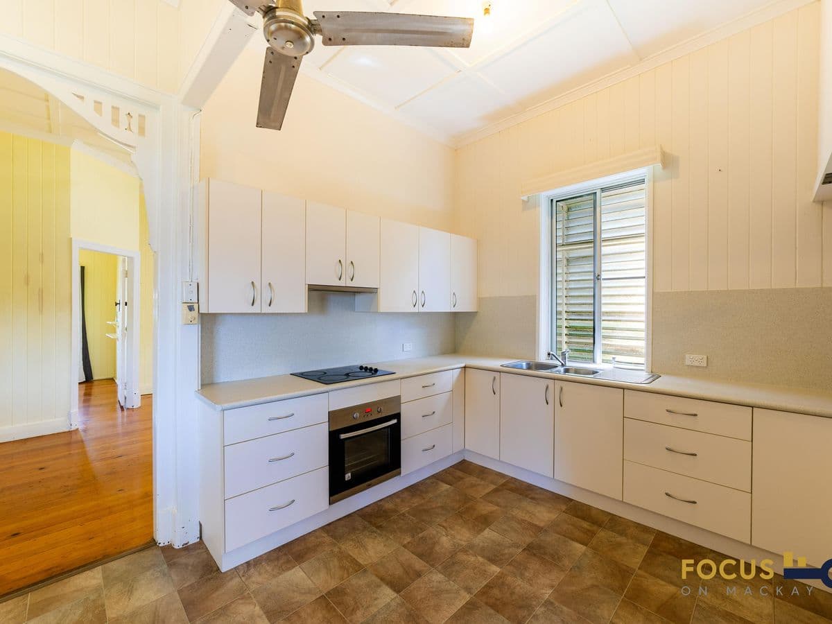 24 Leslie Street, Sarina, Sarina - Thumbnail 8