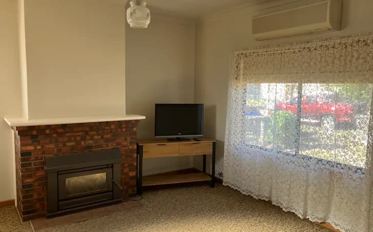 8 Margaret Street, Edenhope, VIC, 3318, Edenhope - Thumbnail 2