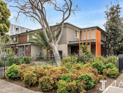 21/15 Hawthorn Road, Caulfield North - Image 1