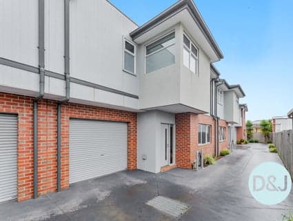 2/18 Codrington Street, Cranbourne - Image 1