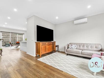 2/18 Codrington Street, Cranbourne - Thumbnail 3