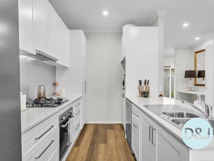 2/18 Codrington Street, Cranbourne - Thumbnail 4