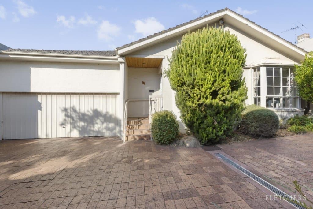 2/27 Young Street, Glen Iris - Image 1