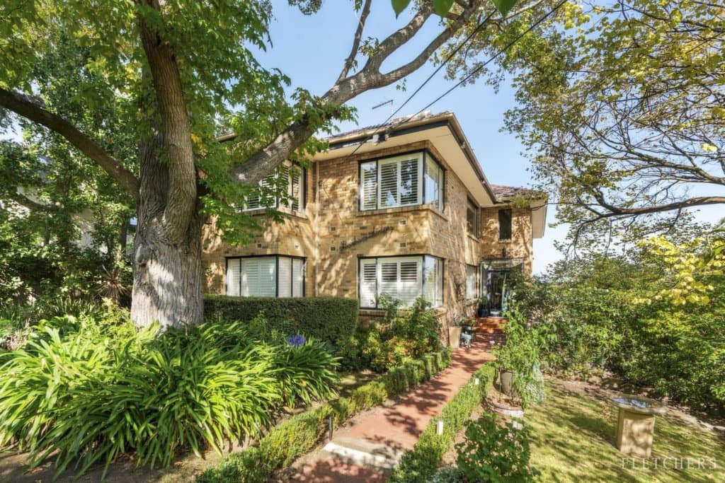 4/20 Chaucer Crescent, Canterbury - Image 1