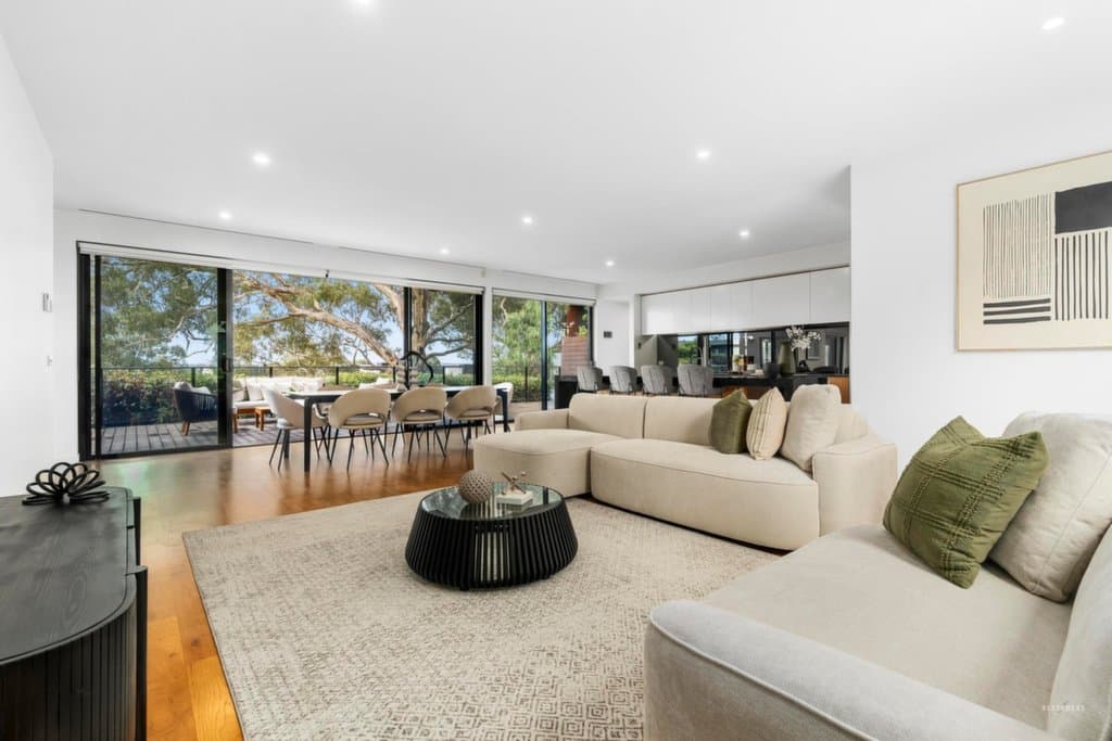 14 Lower Drive North, Kew - Thumbnail 2