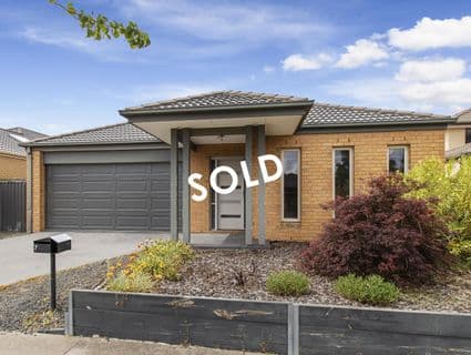 7 Greenway Drive, Pakenham - Image 1