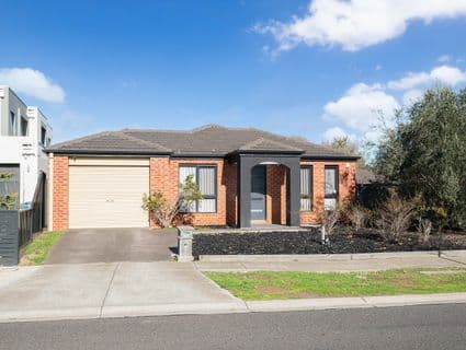 39 Hindmarsh Drive, Manor Lakes - Image 1