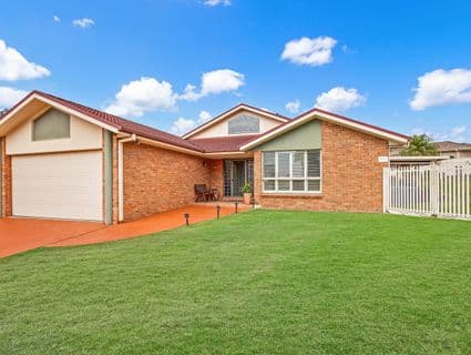 7 Ebony Drive, Hamlyn Terrace - Image 1