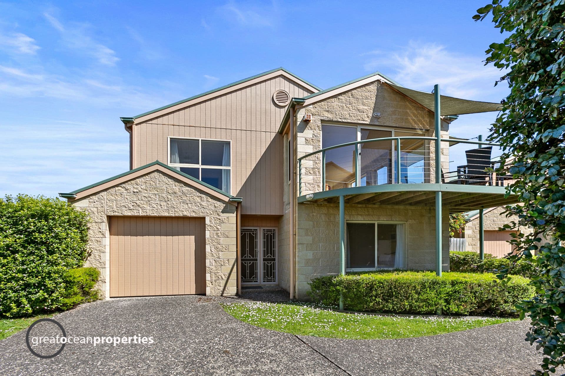 2/10 Murray Street, Apollo Bay - Image 1