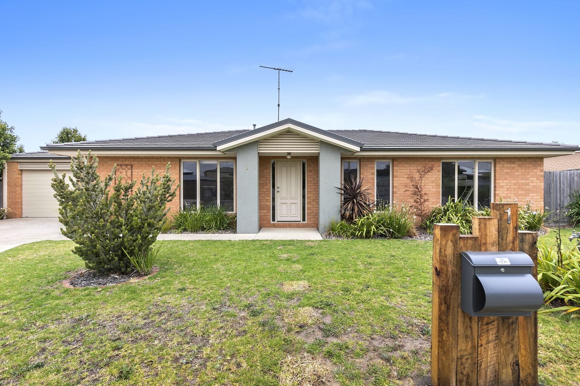1 Centreside Drive, Torquay - Thumbnail 2
