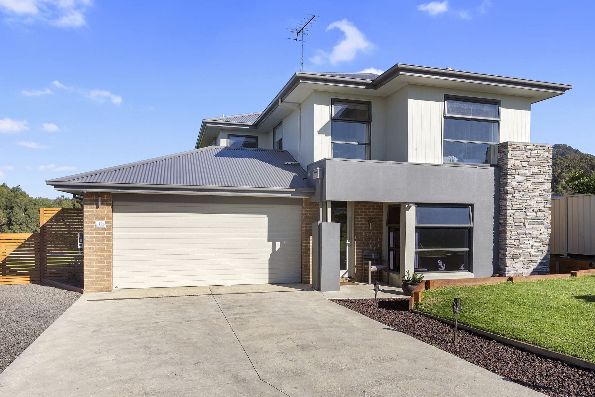 10 Nova Court, Apollo Bay - Thumbnail 2