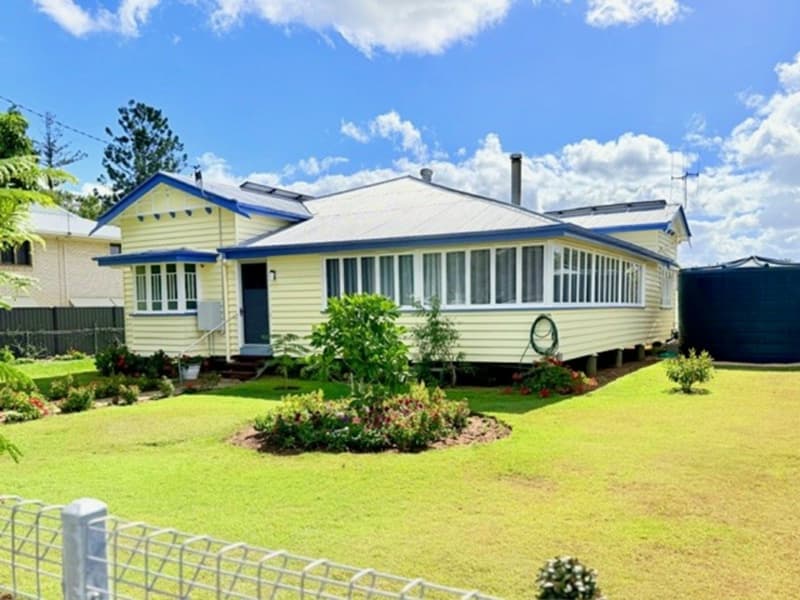 70 Meson Street, Gayndah, Gayndah - Image 1