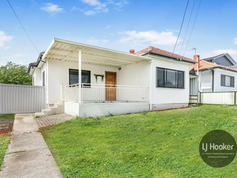 29 Strickland Road, Guildford, Guildford - Image 1