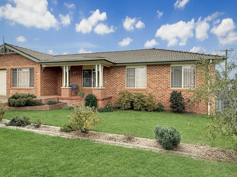 Unit 2/19 Berthong Street, Young, Young - Image 1