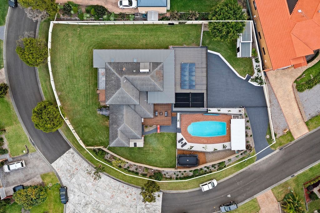 22 Pleasant View Close, Albion Park - Image 1