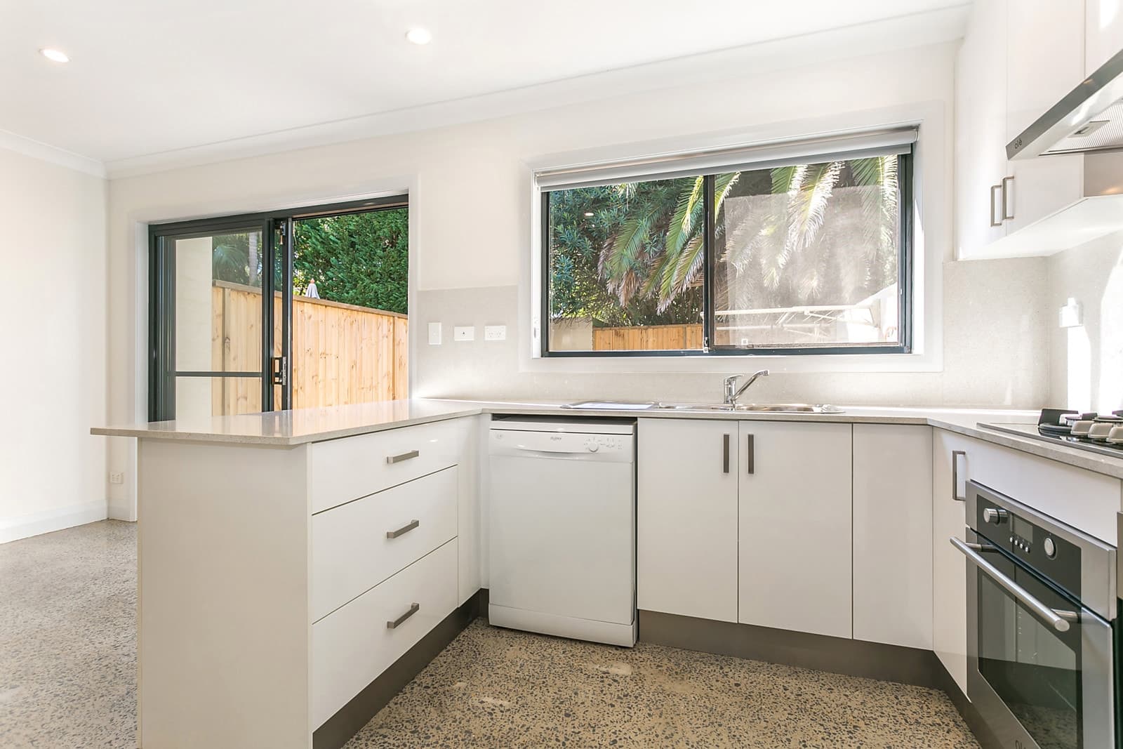 1/262 Pittwater Road, Manly, Manly - Thumbnail 2