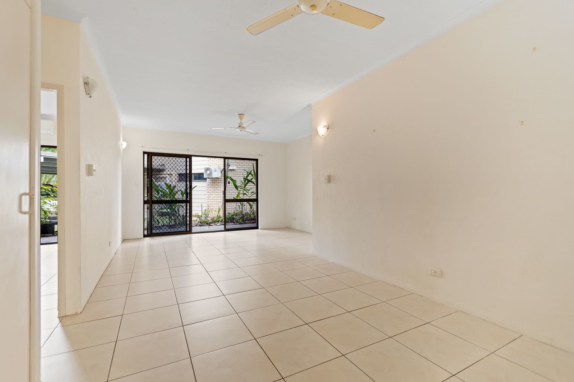 1/21-31 Poinciana Street, Holloways Beach, Holloways Beach - Thumbnail 3