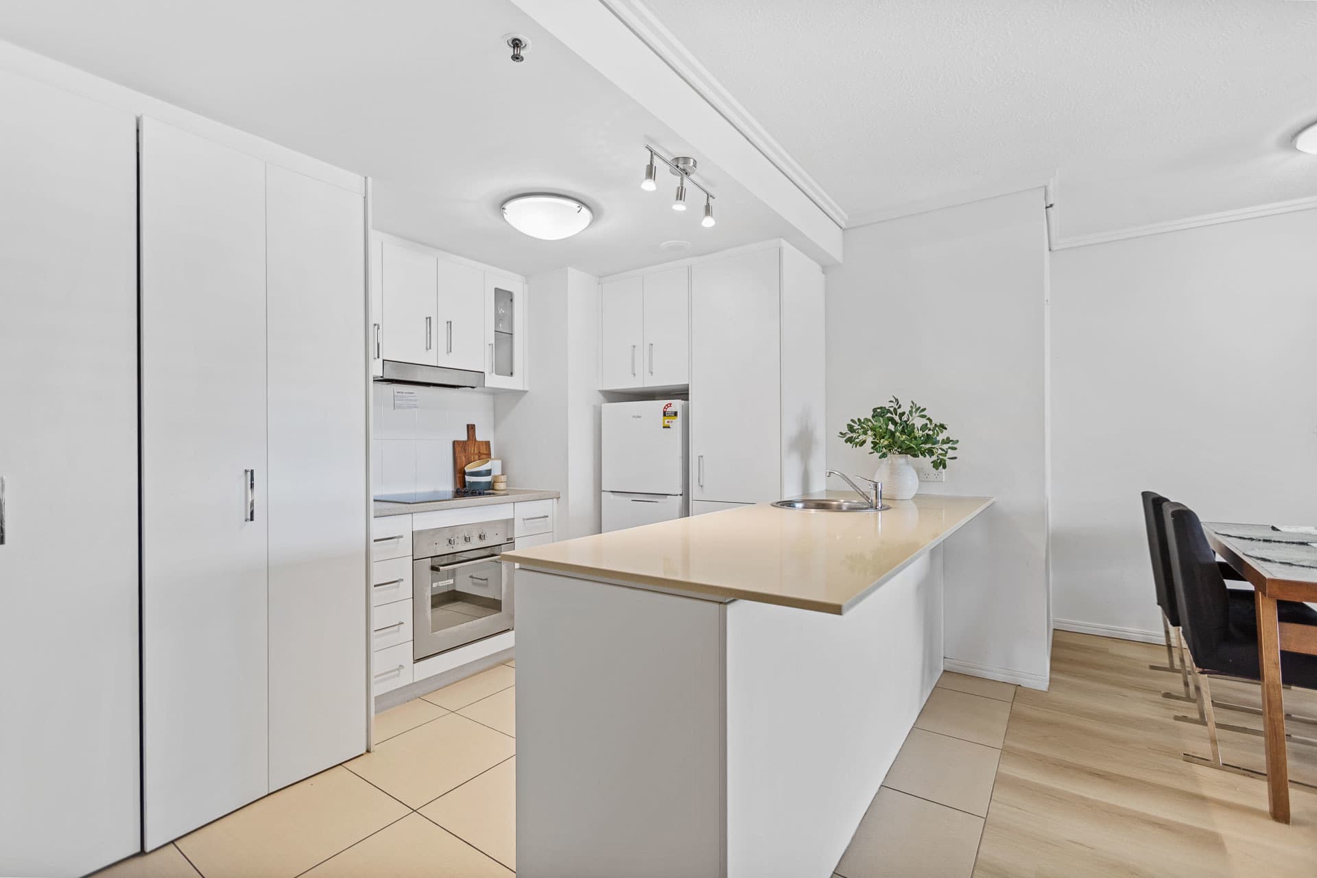 1005-1006/58-62 McLeod Street, Cairns City, Cairns City - Thumbnail 4