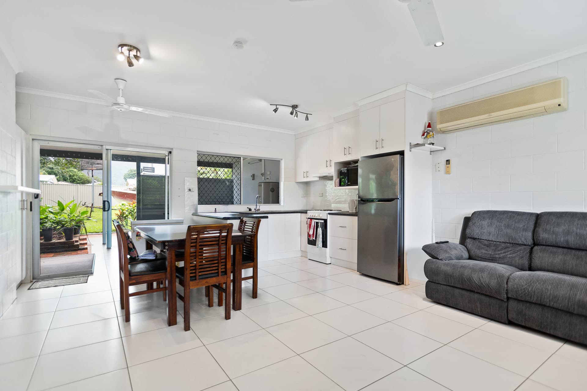 31 Tiffany Street, White Rock, White Rock - Thumbnail 3