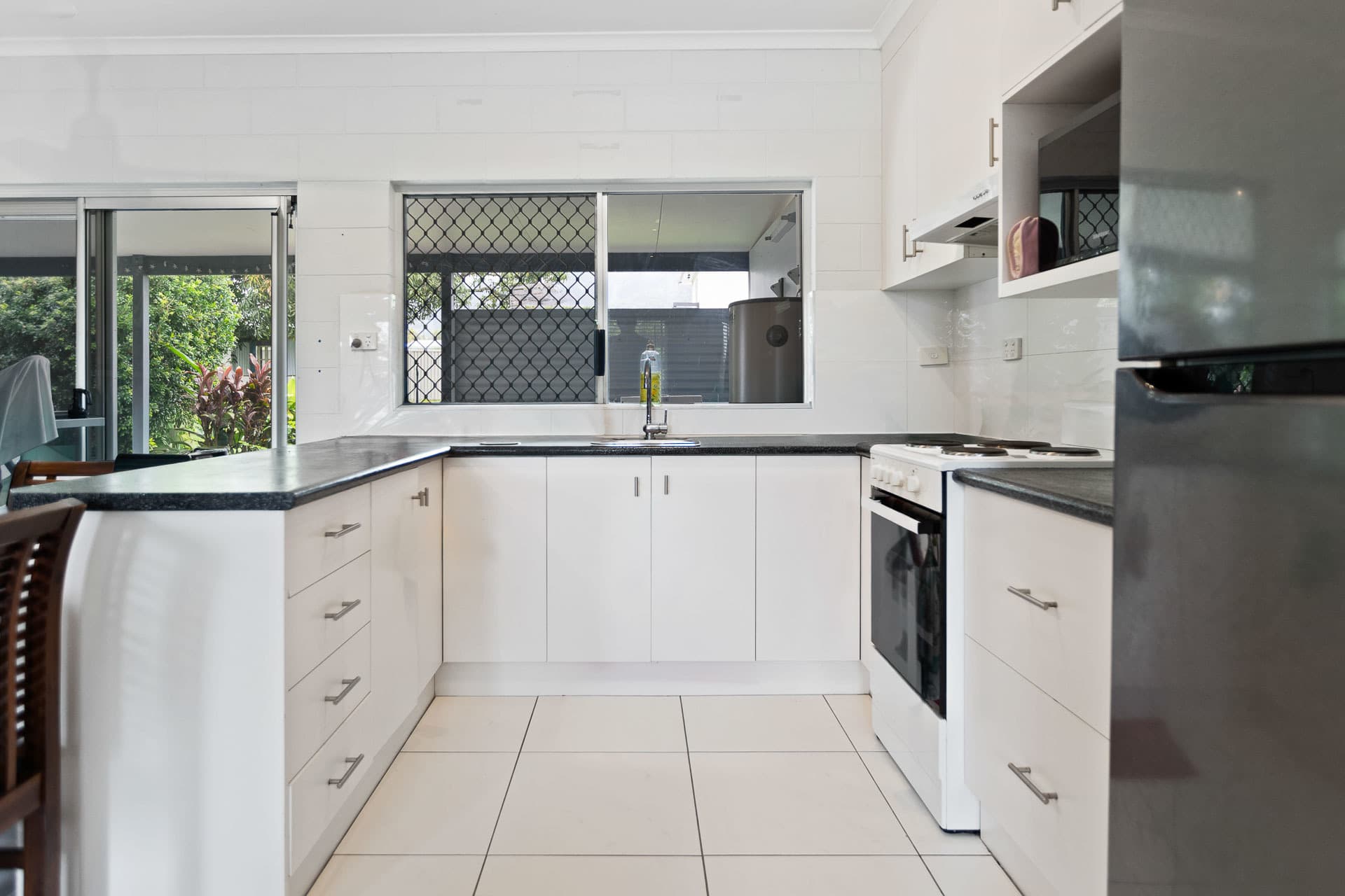 31 Tiffany Street, White Rock, White Rock - Thumbnail 4
