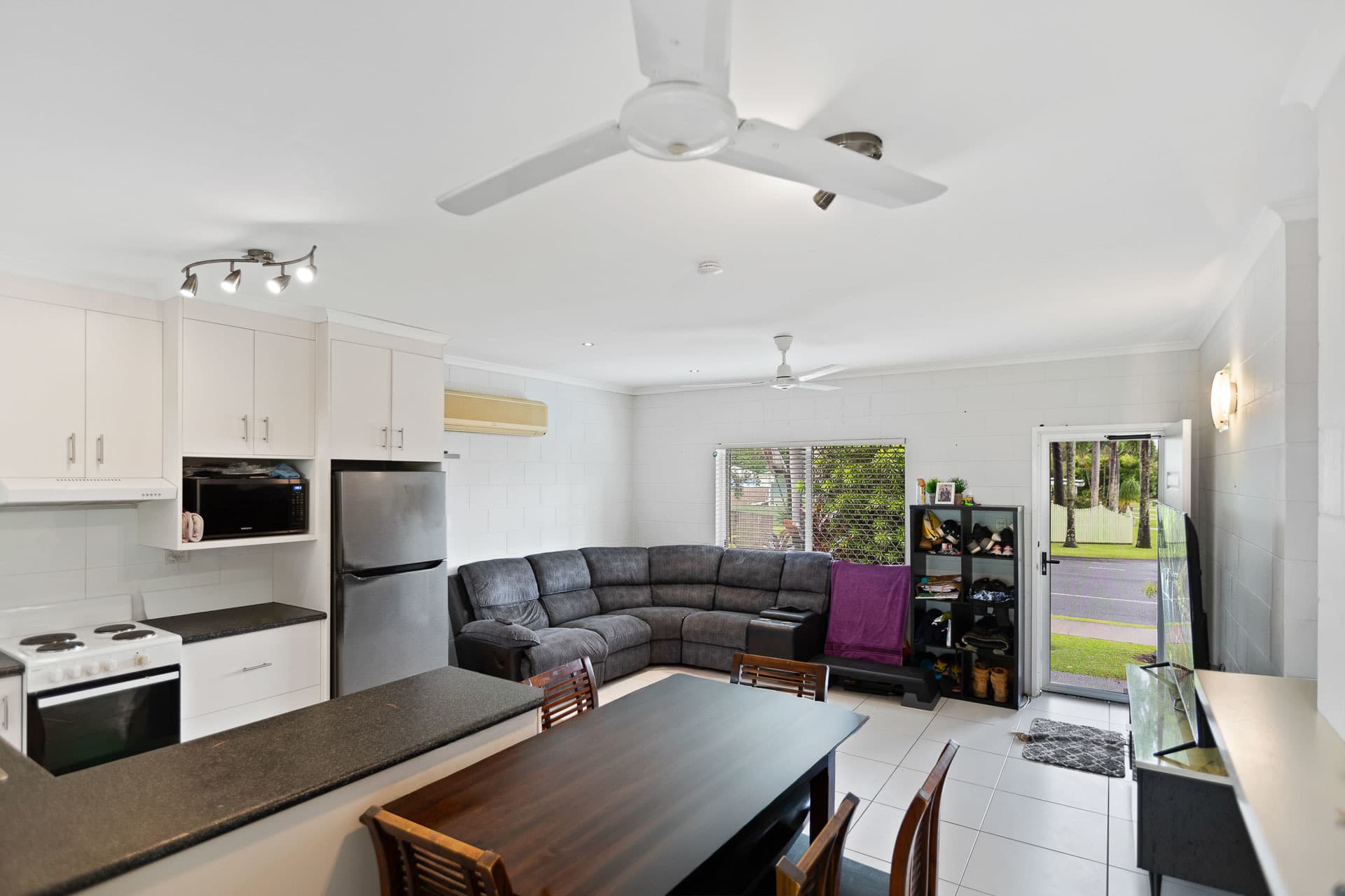 31 Tiffany Street, White Rock, White Rock - Thumbnail 6