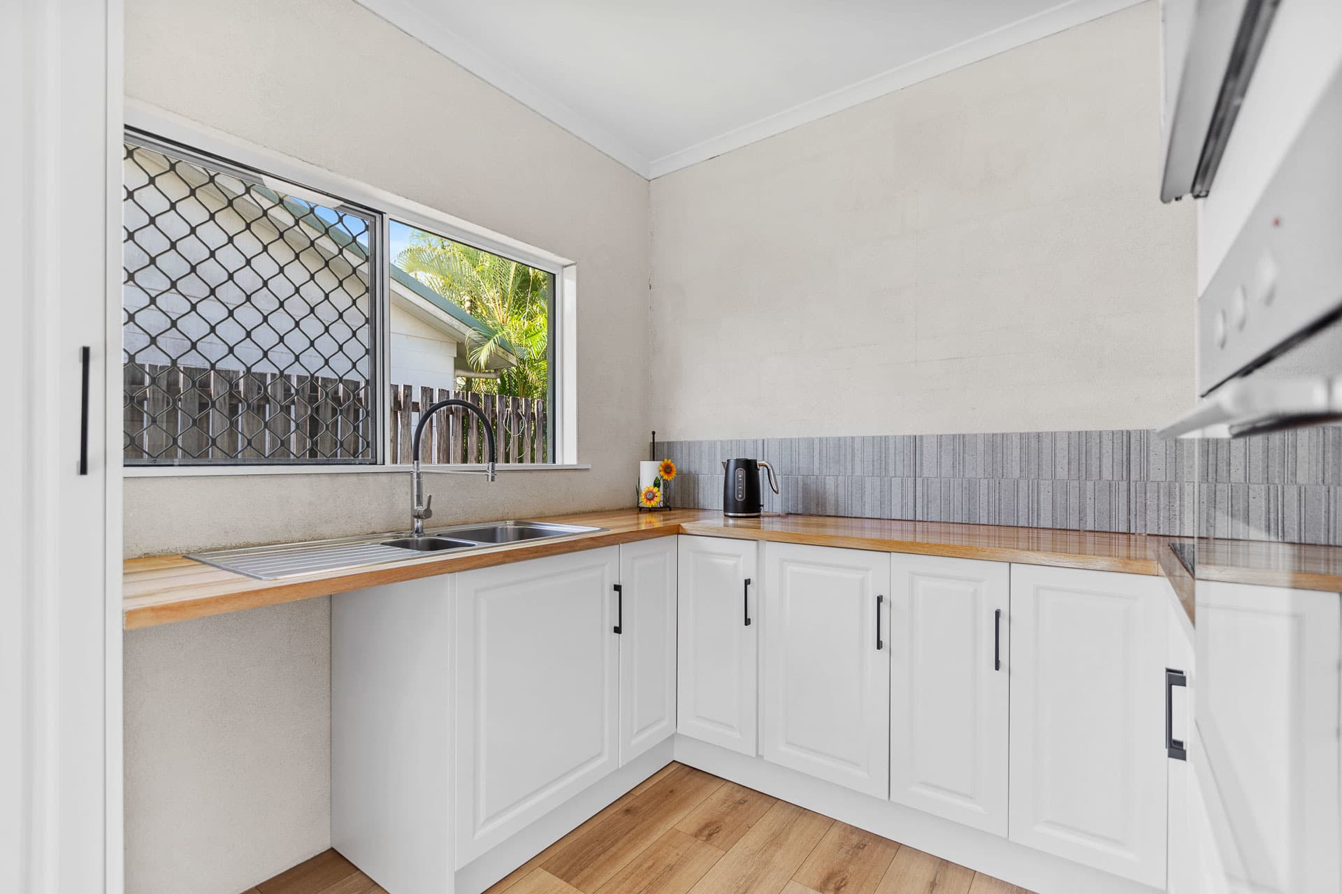 16 Harlequin Street, White Rock, White Rock - Thumbnail 8