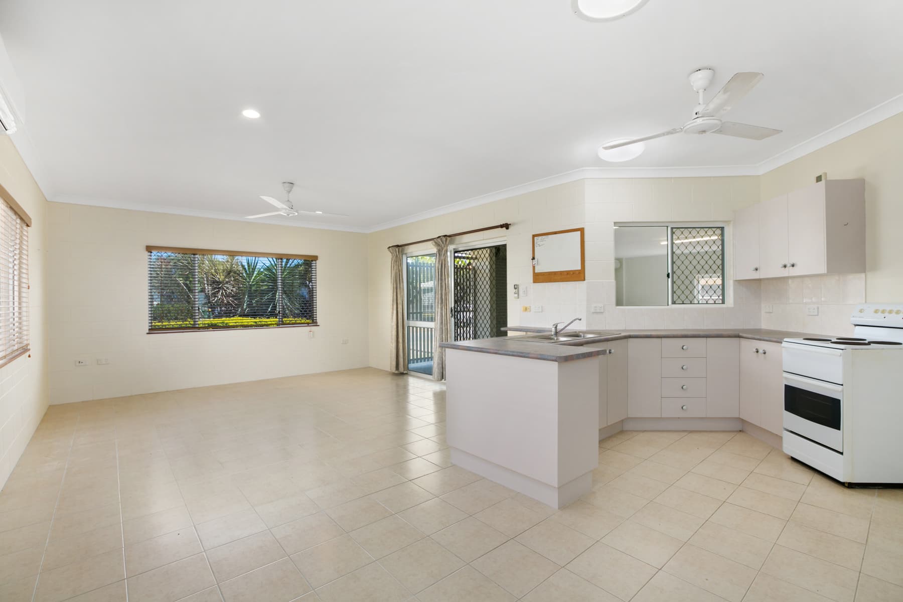 9 Glenrowan Street, White Rock, White Rock - Thumbnail 2