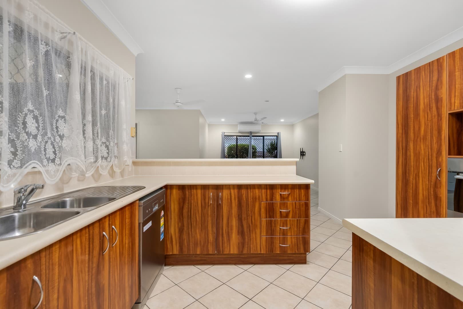 1 Trappes Court, Mooroobool, Mooroobool - Thumbnail 7