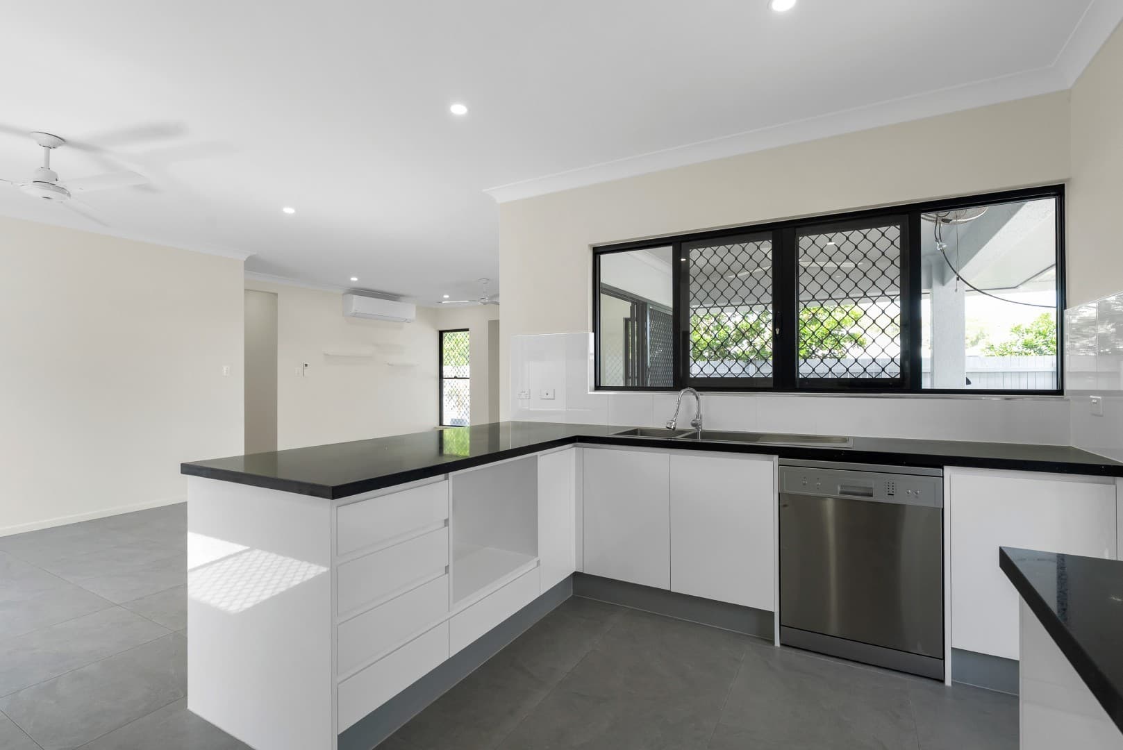 36 The Avenue, Trinity Park, Trinity Park - Thumbnail 8