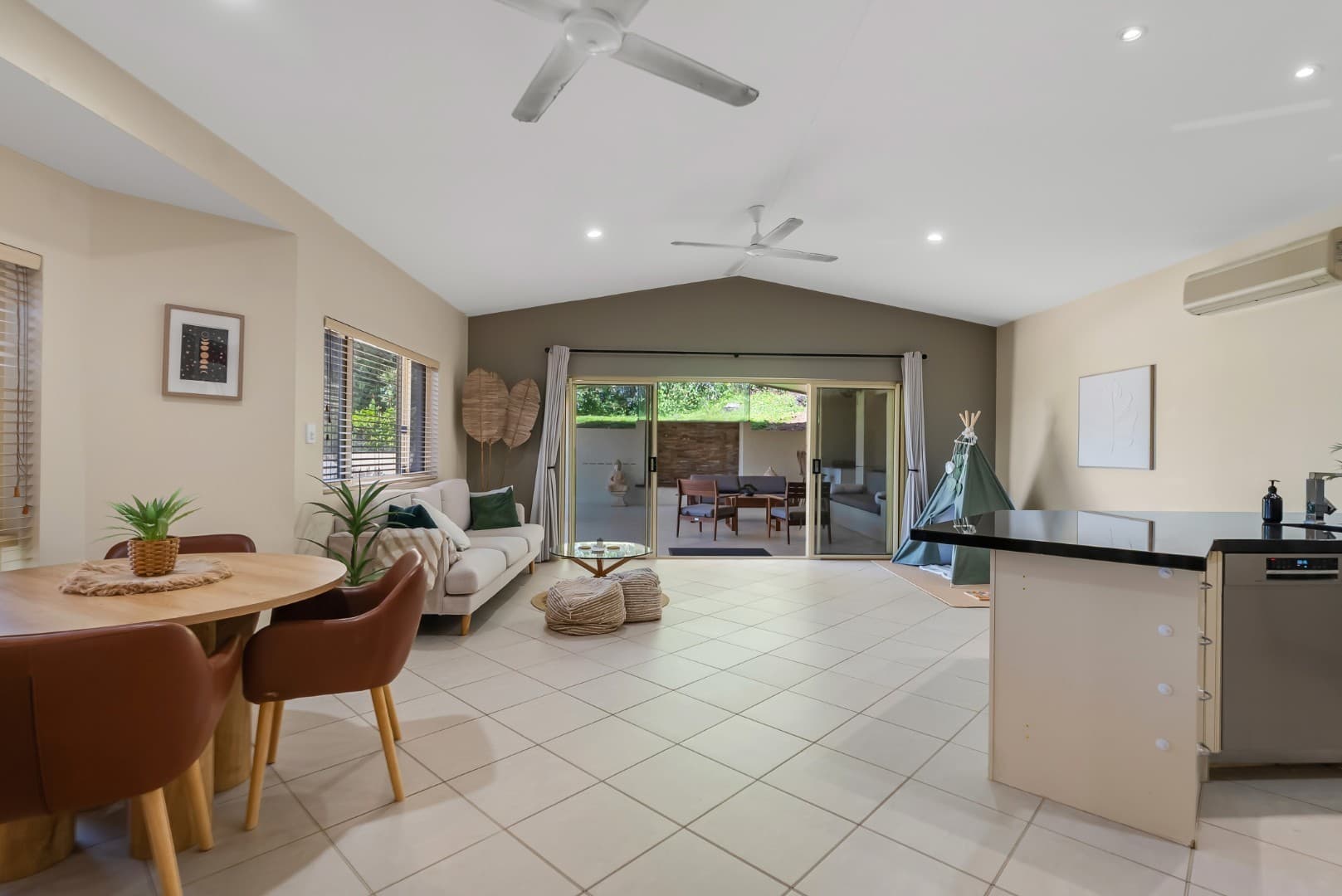 17 West Parkridge Drive, Brinsmead, Brinsmead - Thumbnail 3