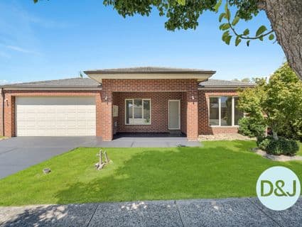 22 Dan Morgan Drive, Cranbourne East - Thumbnail 2