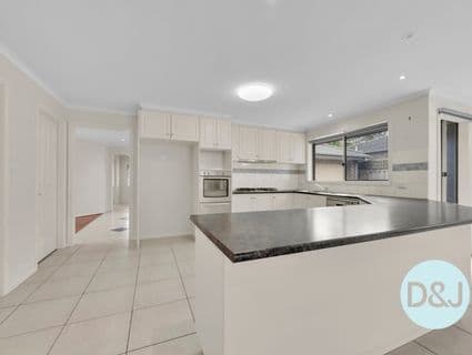 32 Mccallum Drive, Cranbourne East - Thumbnail 2