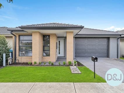 9 Danton Circuit, Clyde North - Image 1