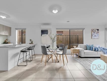 9 Danton Circuit, Clyde North - Thumbnail 2