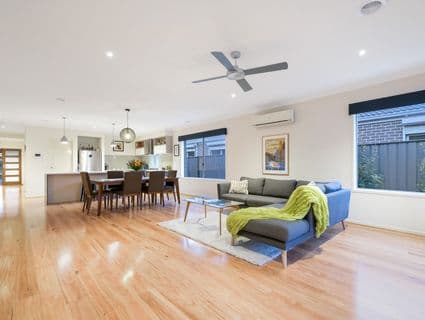19 Murgese Circuit, Clyde North - Thumbnail 2