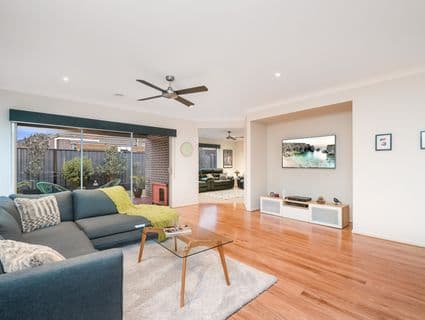 19 Murgese Circuit, Clyde North - Thumbnail 3
