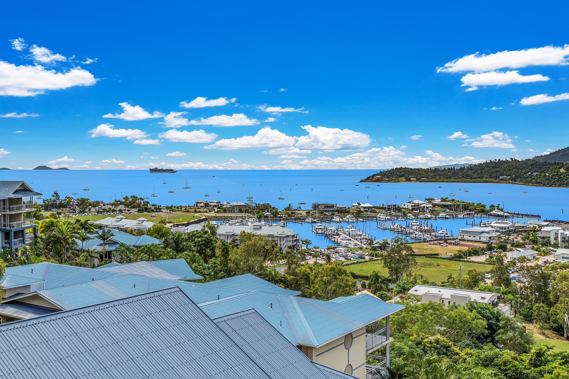 122/9A Hermitage Drive, Airlie Beach - Image 1