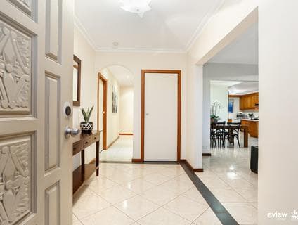 35 Valley Crescent, Glenroy - Thumbnail 2