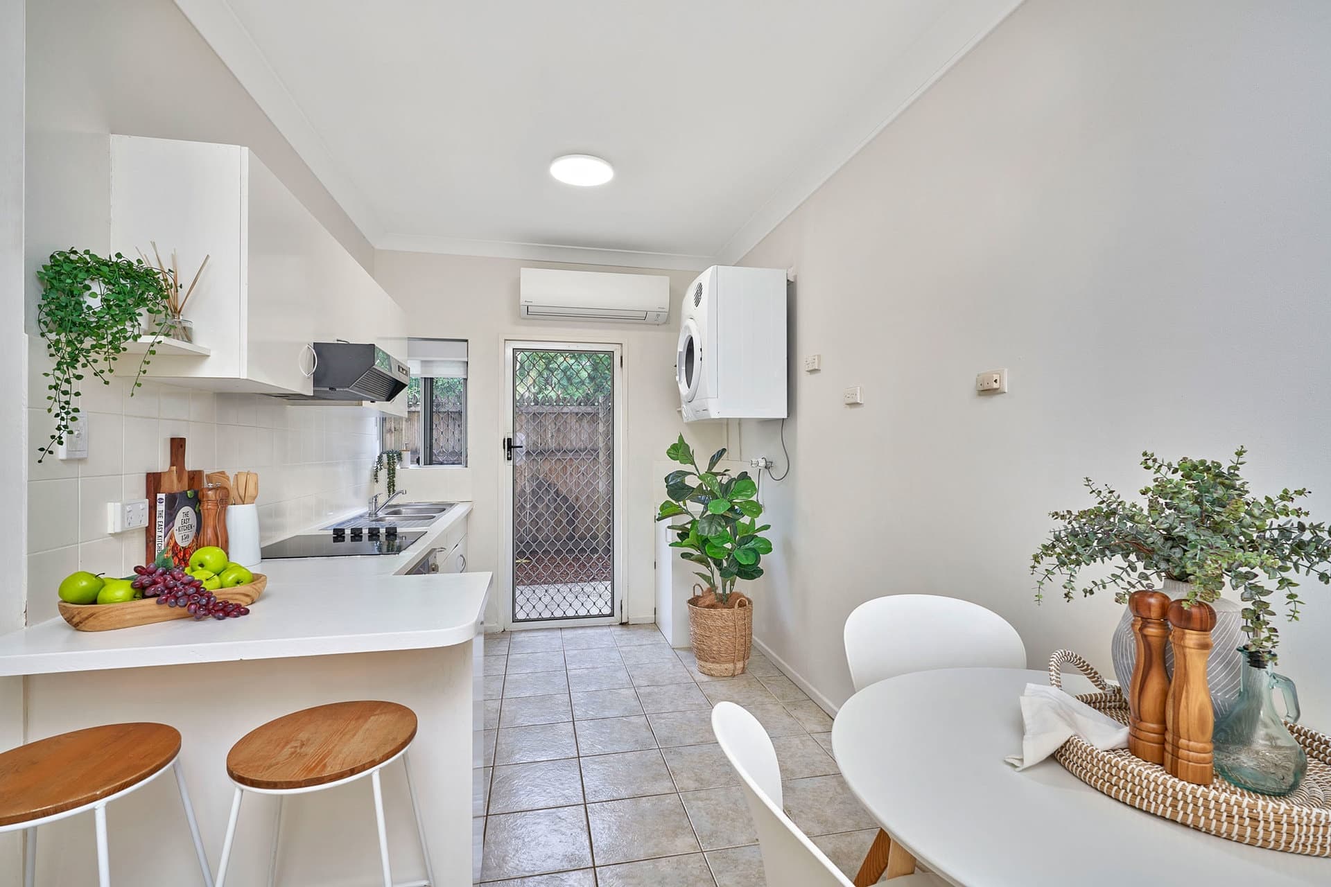 2/8 Bell Street, Bungalow, Bungalow - Thumbnail 2