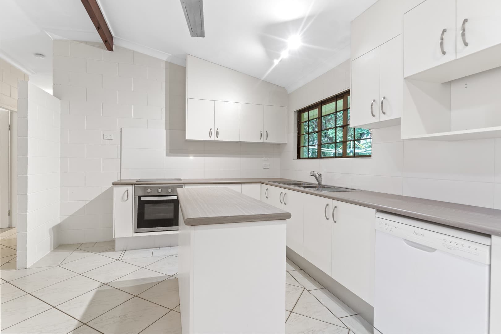 9 Comet Street, Bayview Heights, Bayview Heights - Thumbnail 3