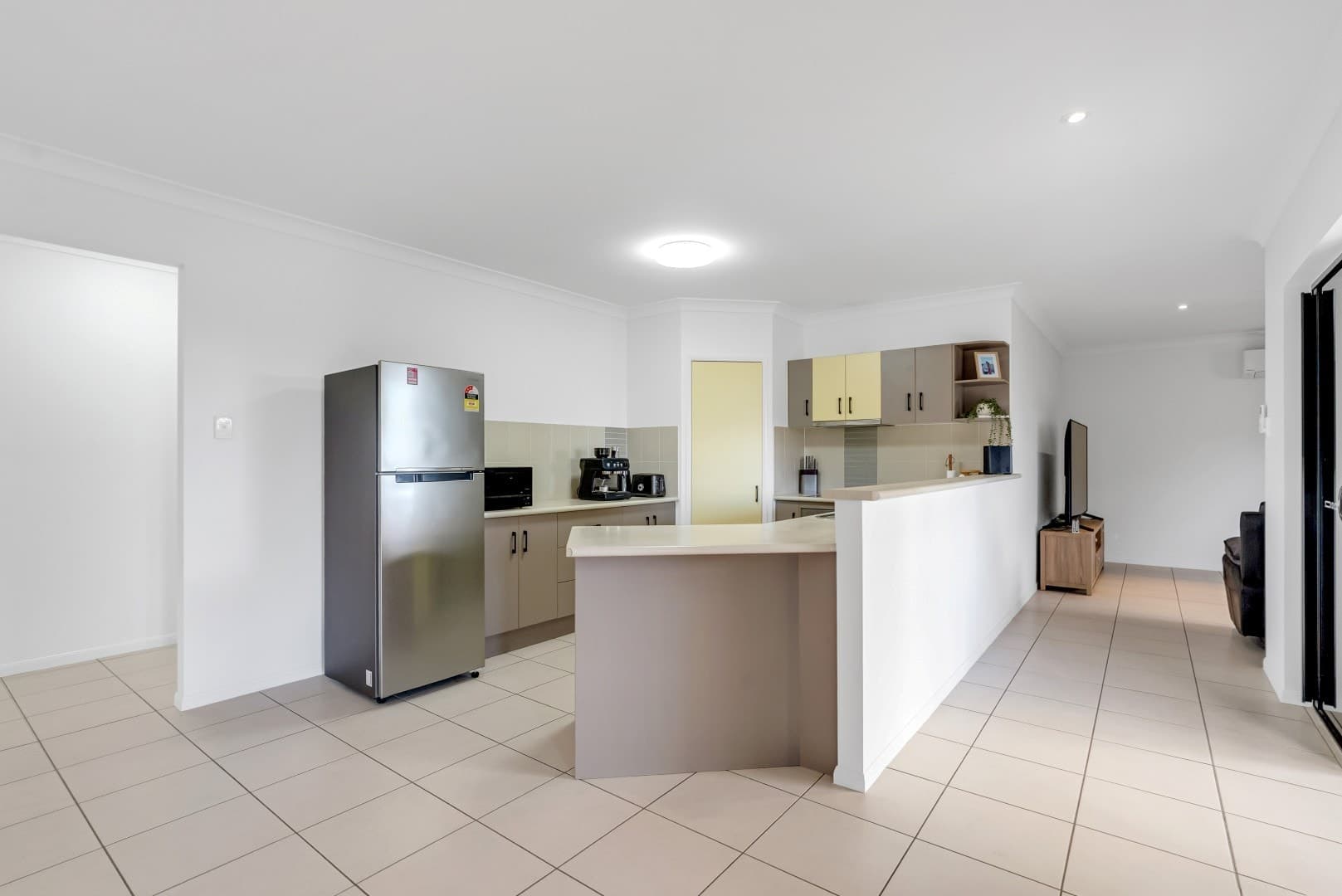 5-7 Sandover Close, Bentley Park, Bentley Park - Thumbnail 3