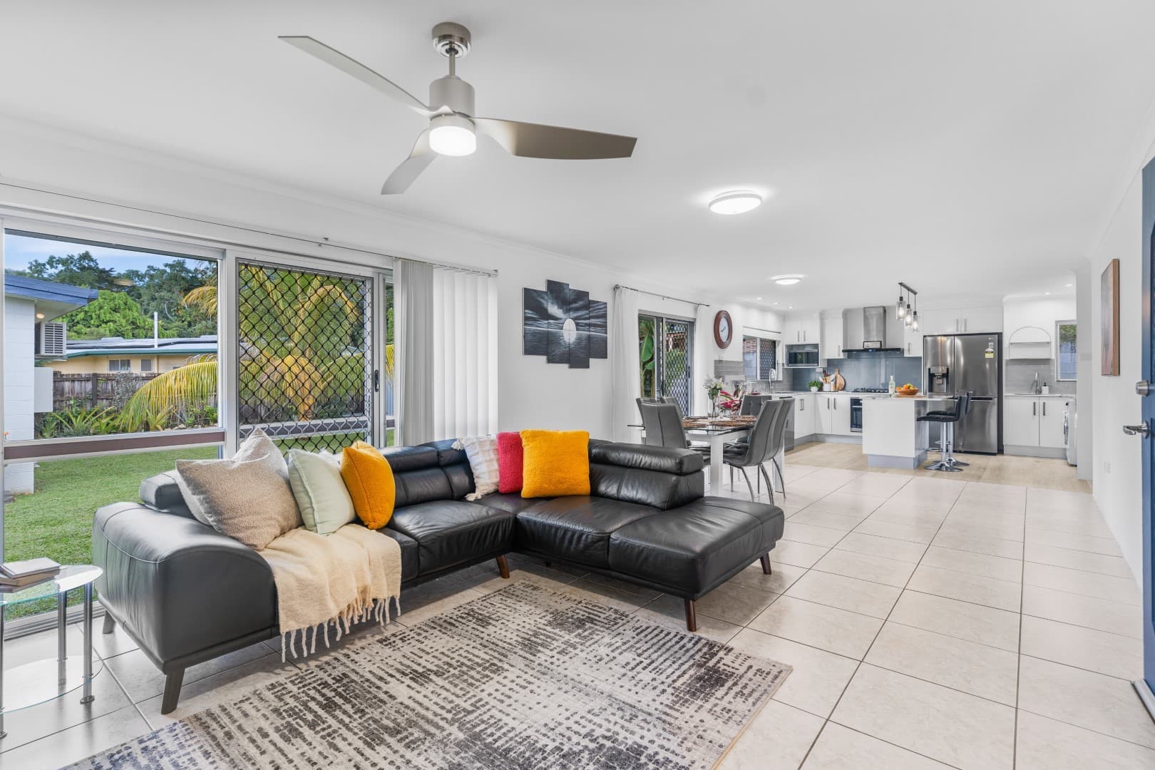 9 Spartan Close, Edmonton, Edmonton - Thumbnail 2